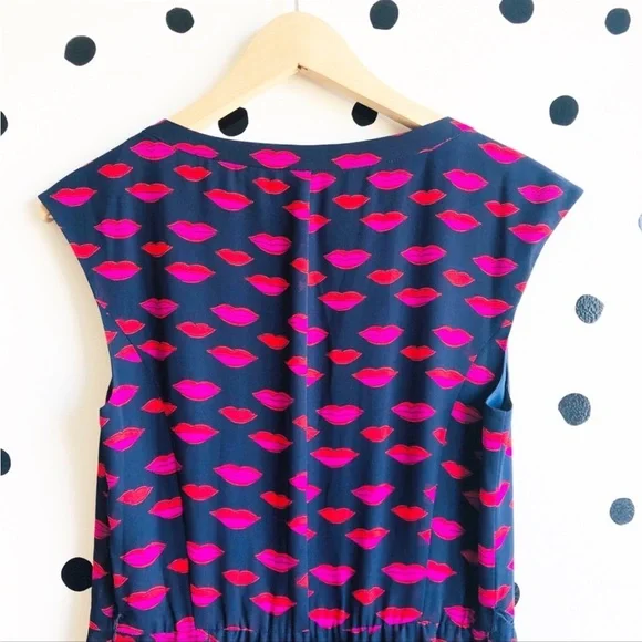 Halogen Sleeveless Pleated Dress Navy Lip Print 6 - Picture 9 of 9